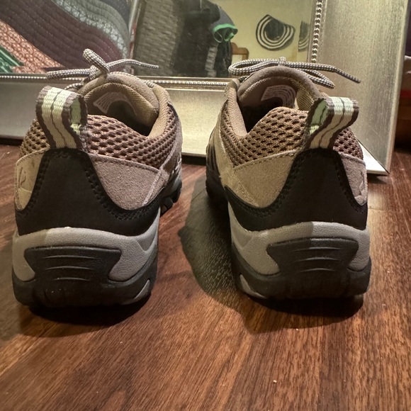 Ozark Trail Women’s Hiking Shoes - Picture 12 of 15